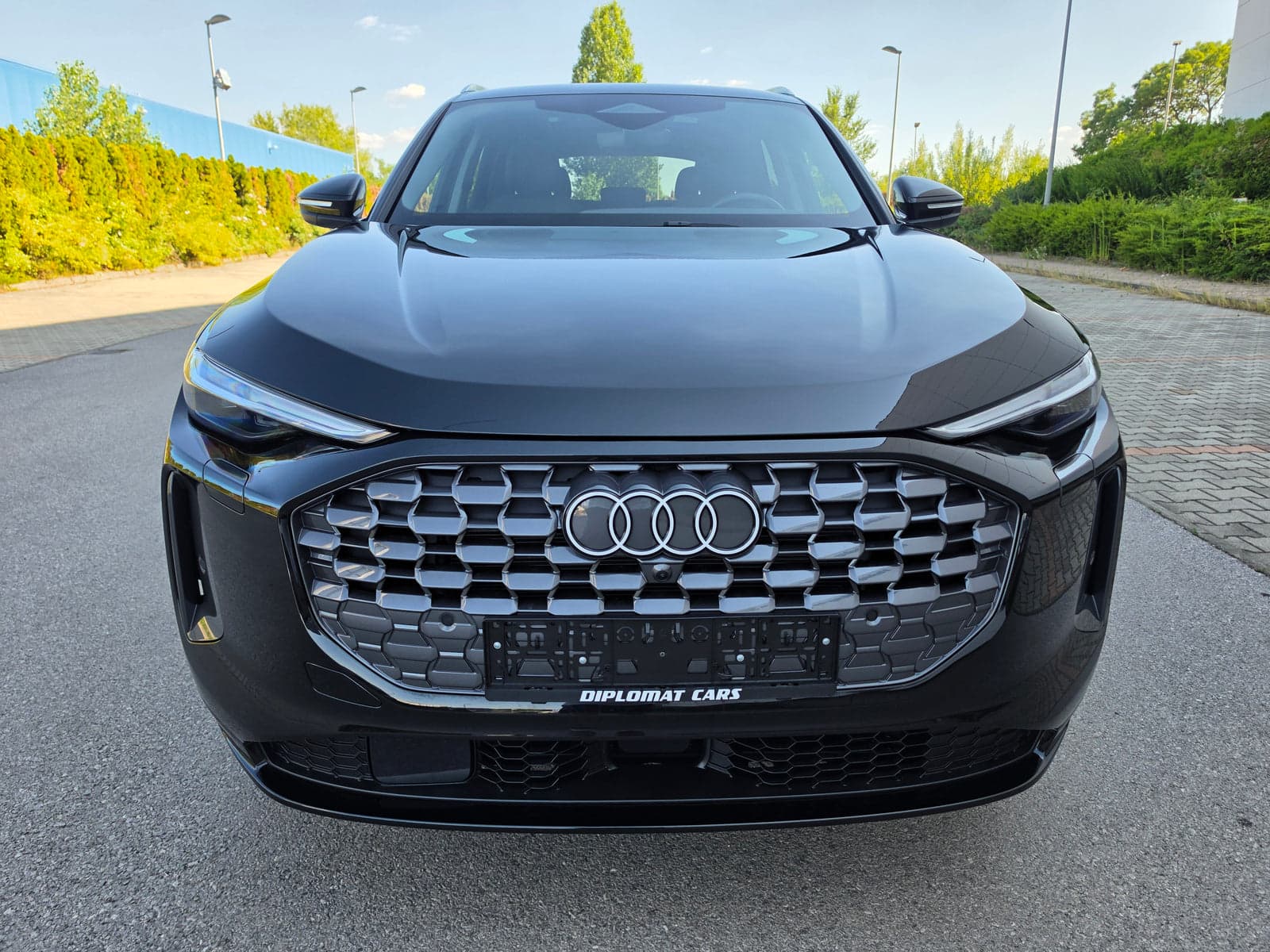 Audi Q5 2.0 TFSI от наличността на Diplomat Cars